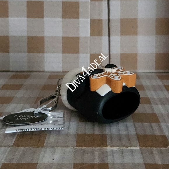 Bath & Body Works COOKIE PENGUIN Light-up Pocketbac Holder - Picture 2 of 3